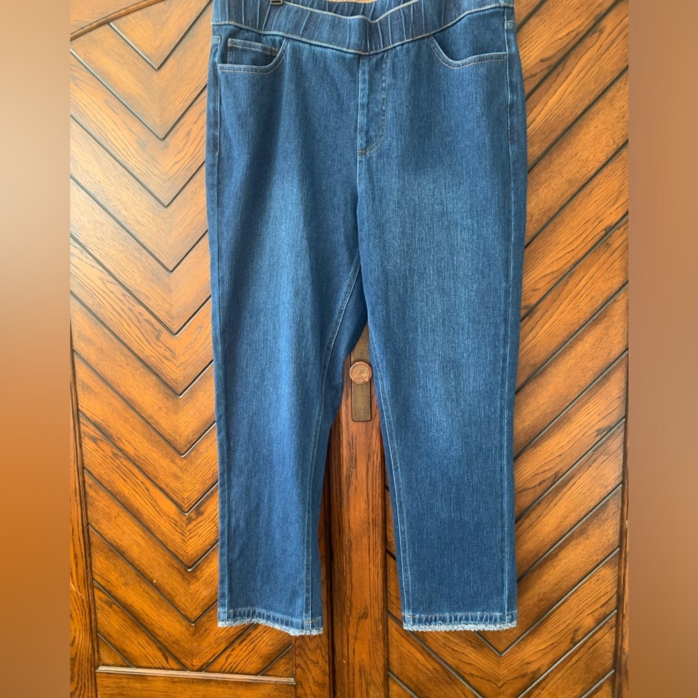 Isaac Mizrahi blue denim Capri pants size 14